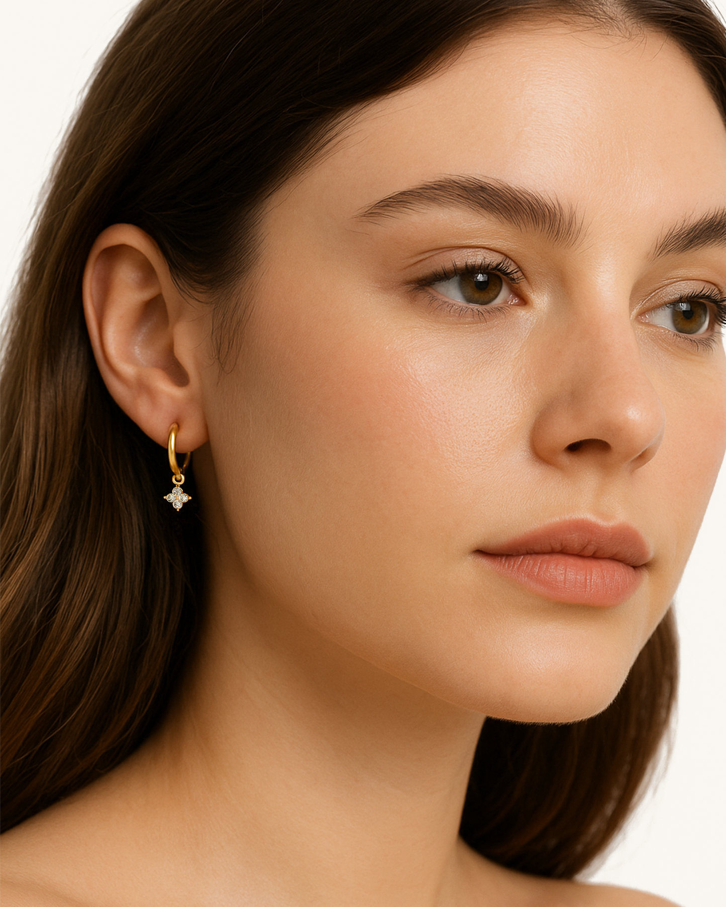 TINY CLOVER HOOPS