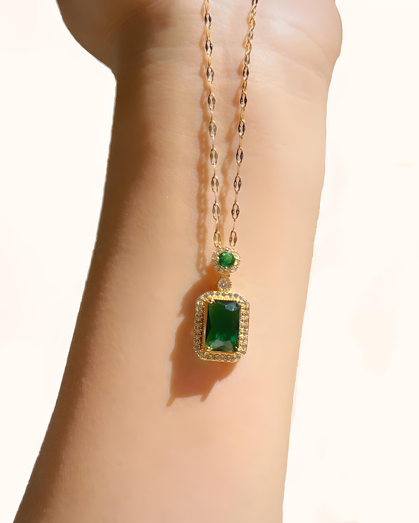 EMERALD PENDANT NECKLACE