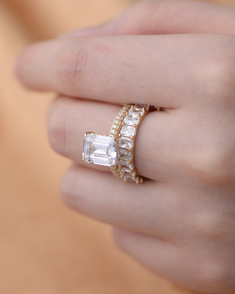 EMERALD CUT BAND RING