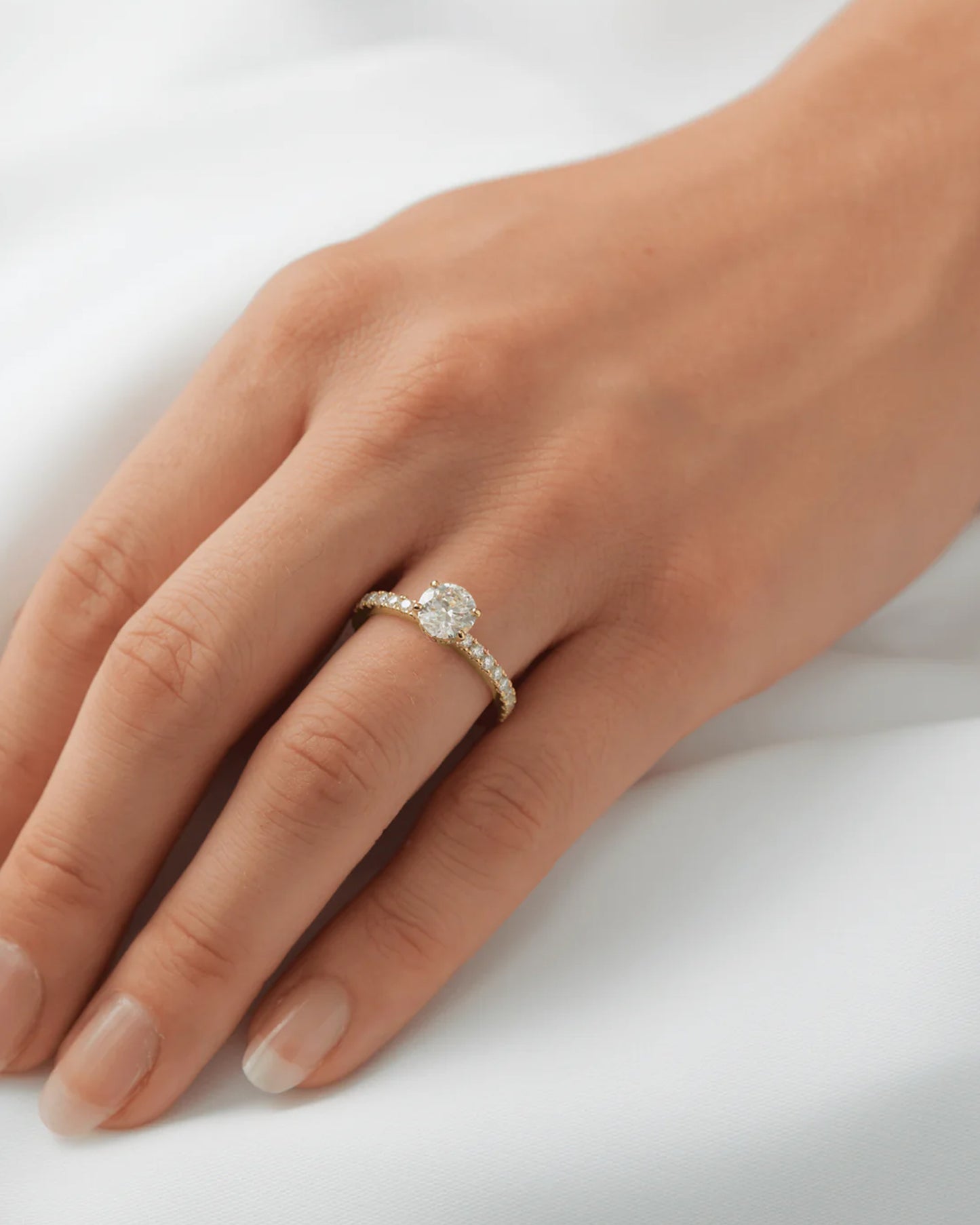 ROUND CUT PAVÉ RING