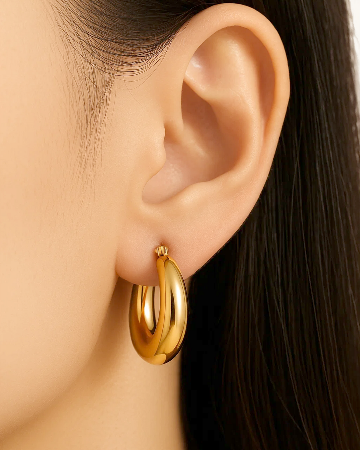 CHUNKY TEARDROP HOOP