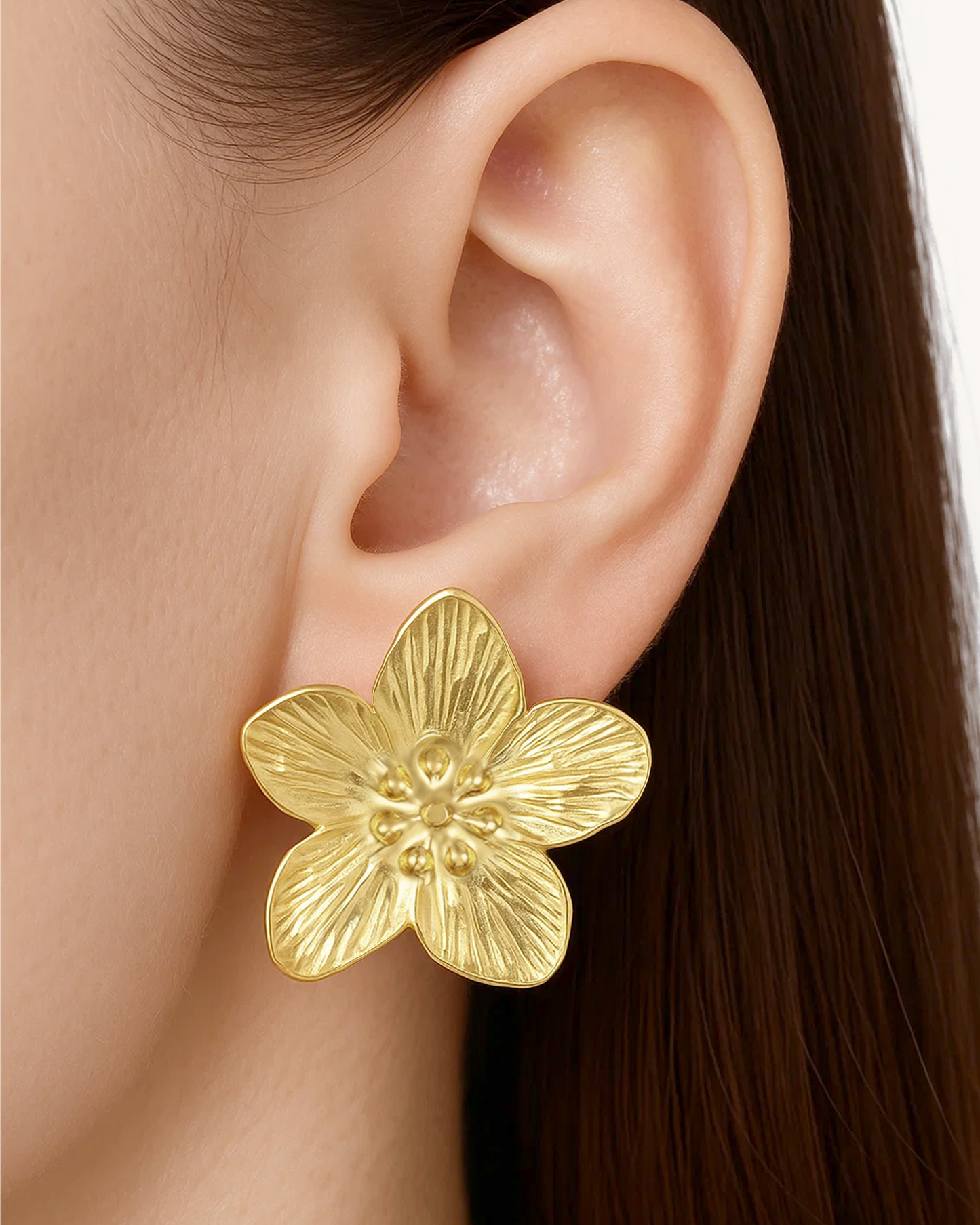 EMBOSSED BLOOM EARRING