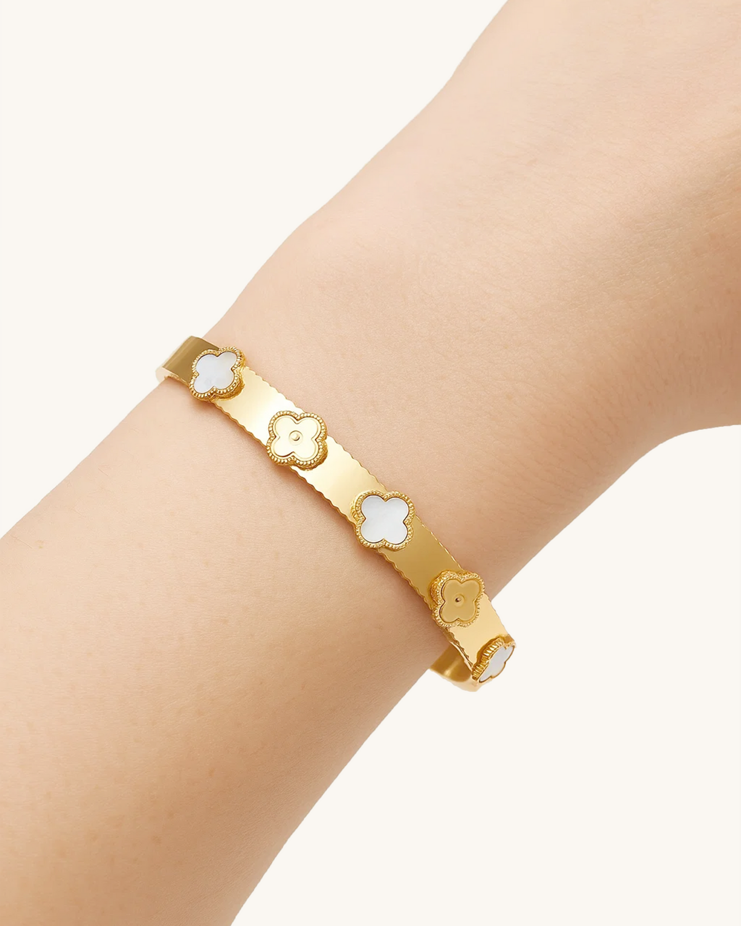 ENAMEL WHITE BANGLE