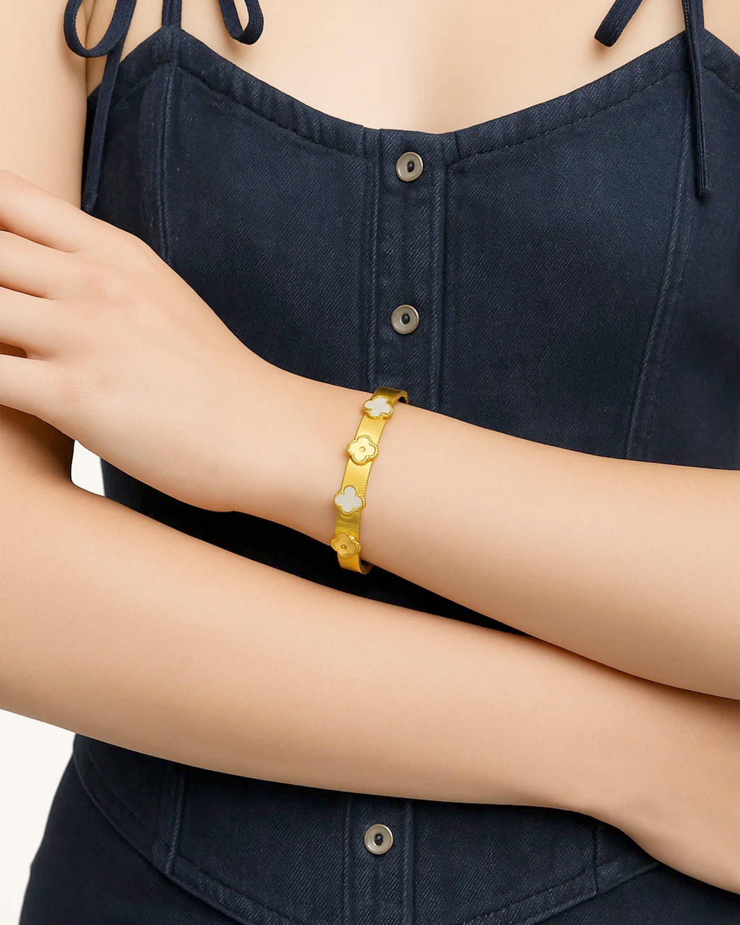 ENAMEL WHITE BANGLE