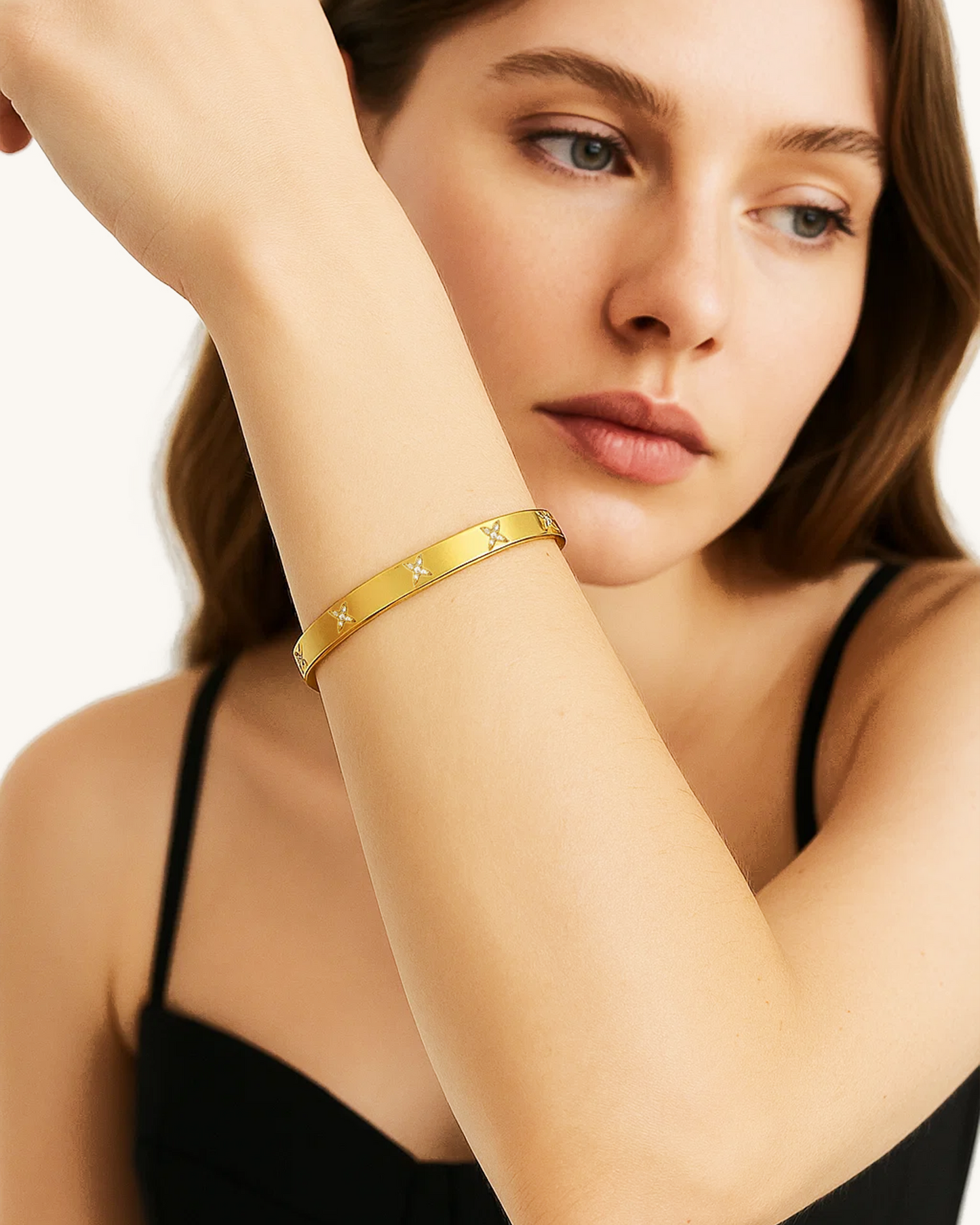 STAR MOTIF BANGLE