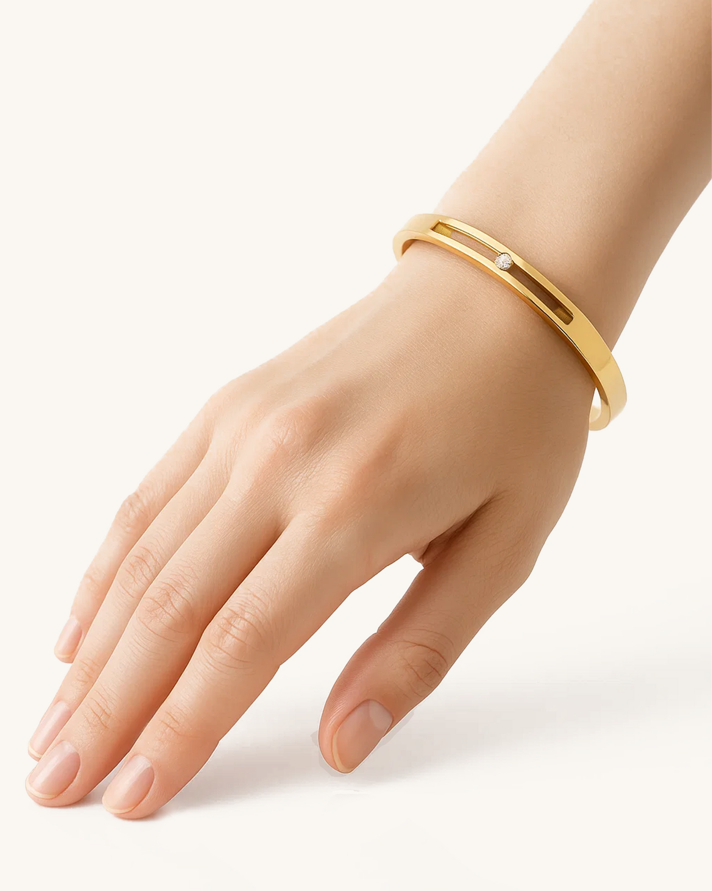 SLEEK BAR CUT BANGLE