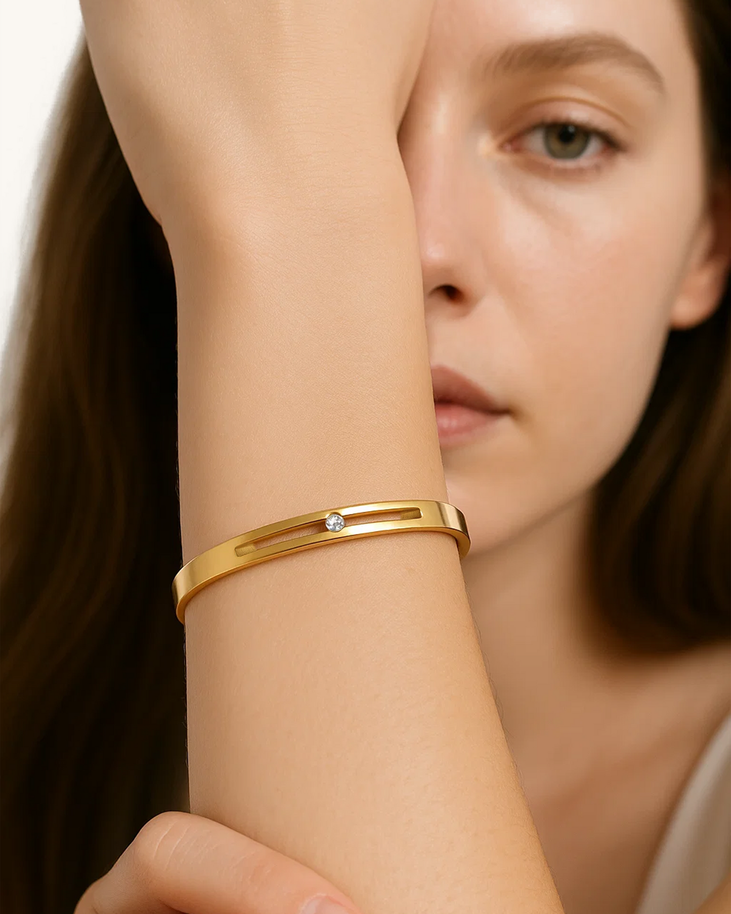 SLEEK BAR CUT BANGLE