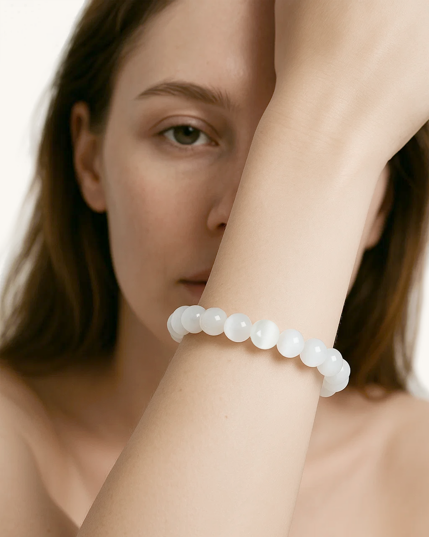 WHITE CAT EYE