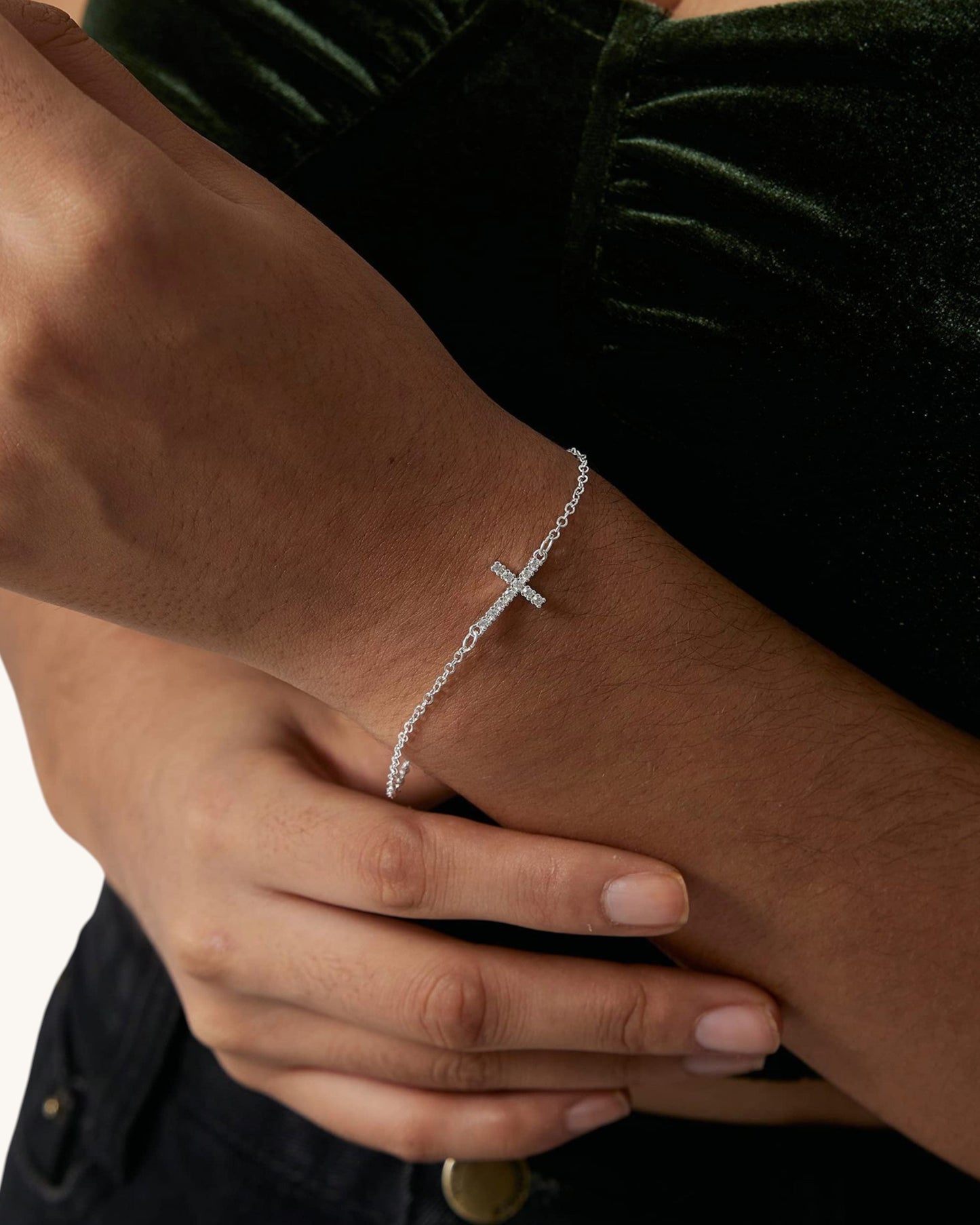 DAINTY CROSS BRACELET