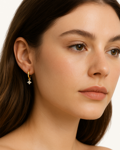 TINY CLOVER HOOPS