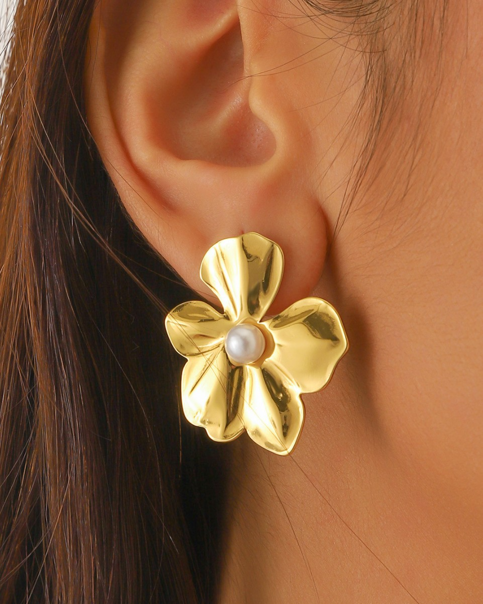 BLOSSOM PEARL STUDS
