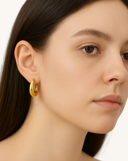 CHUNKY TEARDROP HOOP