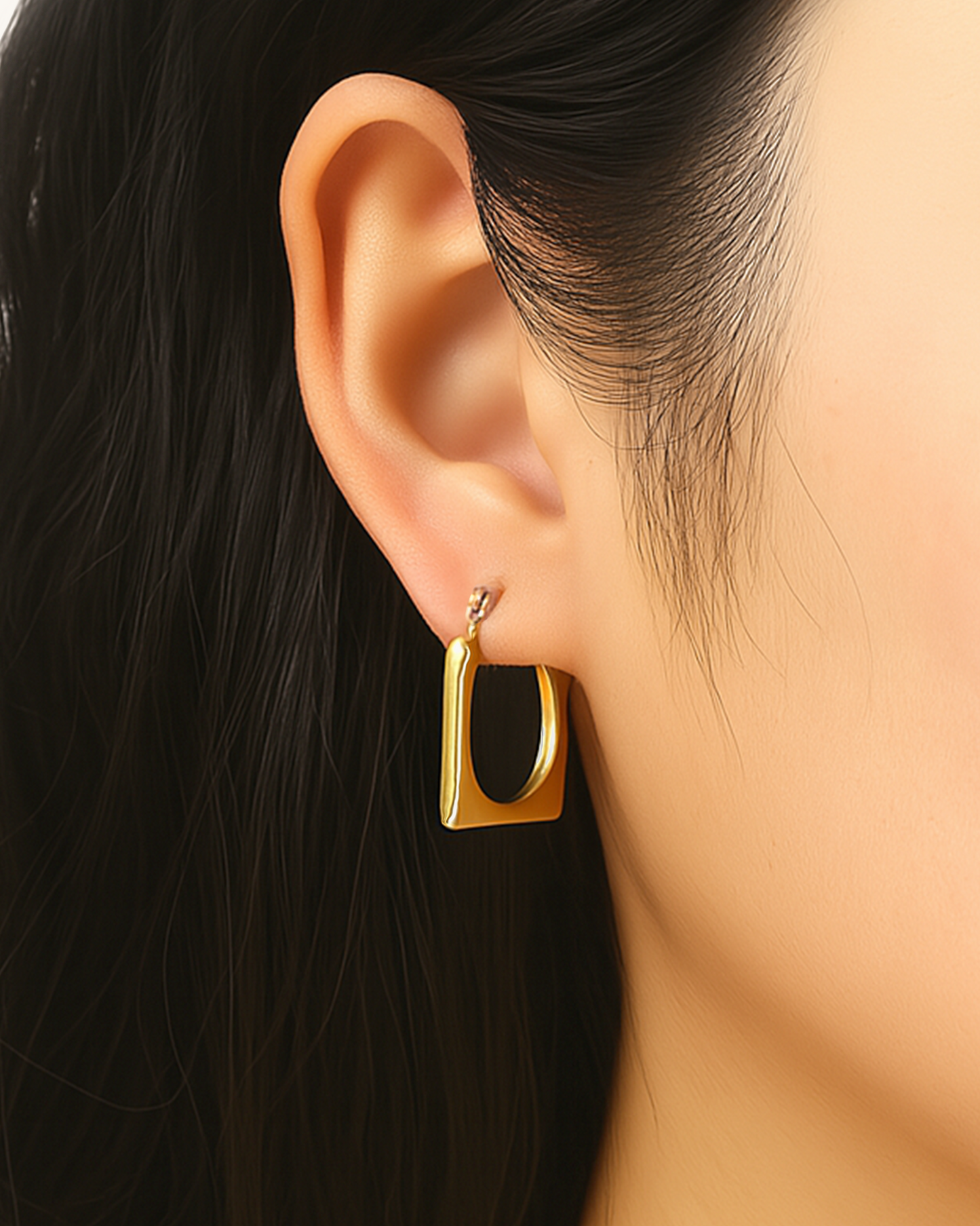 TRAPEZOID BOLD HOOP EARRING